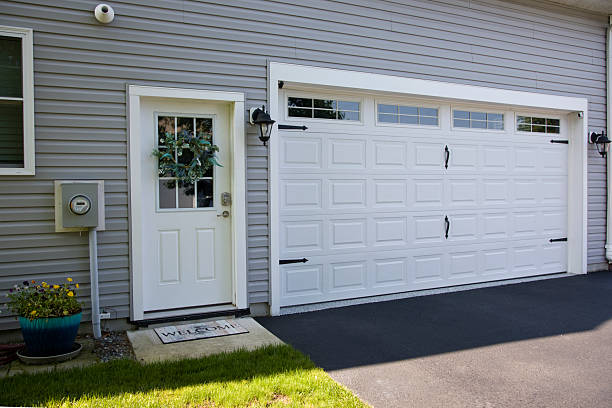 24/7 Emergency Garage Door Panel Replacement experts in Dickinson, ND